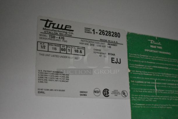 True TSD-47G Stainless Steel Commercial 2 Door Reach In Cooler Merchandiser on Commercial Casters. 115 Volts, 1 Phase. Tested and Working! - Image 5 of 5