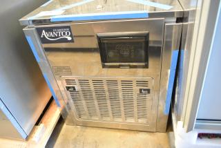 BRAND NEW SCRATCH AND DENT! Avantco Ice 194MN522A Stainless Steel Commercial Modular Nugget Ice Machine - 550 lb.. 110 Volts, 1 Phase.