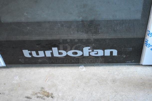 BRAND NEW SCRATCH AND DENT! Moffat Turbofan Stainless Steel Commercial Half Size Convection Oven. 208-240 Volts, 1 Phase. - Image 2 of 7