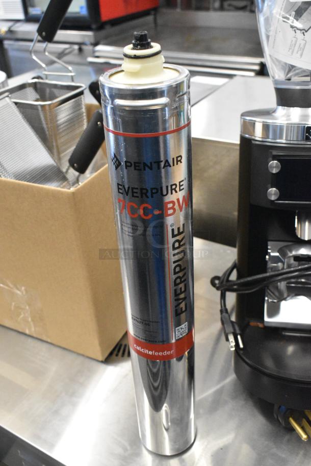 BRAND NEW SCRATCH AND DENT! Everpure EV9627-05 7CC-BW Filter Cartridge, 0.5 GPM - Image 1 of 6