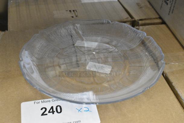 BRAND NEW SCRATCH AND DENT! Box of 20 Carlisle 695607 Petal Mist 8 7/8" Clear Polycarbonate Plate - Image 1 of 6