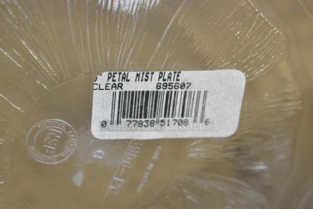 BRAND NEW SCRATCH AND DENT! Box of 20 Carlisle 695607 Petal Mist 8 7/8" Clear Polycarbonate Plate - Image 5 of 6