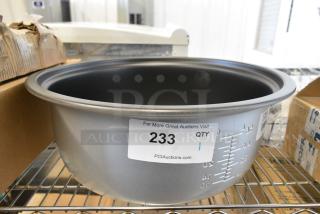 BRAND NEW SCRATCH AND DENT! Avantco 177RCA60POT 60 Cup (30 Cup Raw) Non-Stick Pot for RCA60 Electric Rice Cooker / Warmer