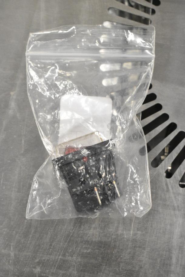 BRAND NEW SCRATCH AND DENT! 929029478 Waring 29478 On / Off Switch for 240V Panini Grills - Image 5 of 7
