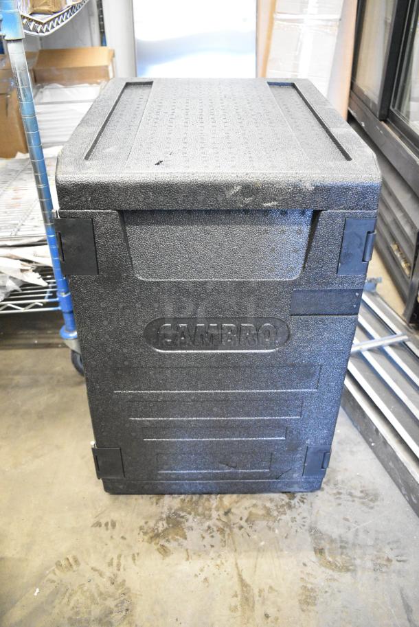 BRAND NEW SCRATCH AND DENT! Cambro FCKWFREE Black Insulated Food Carrying Catering Case. - Image 1 of 3