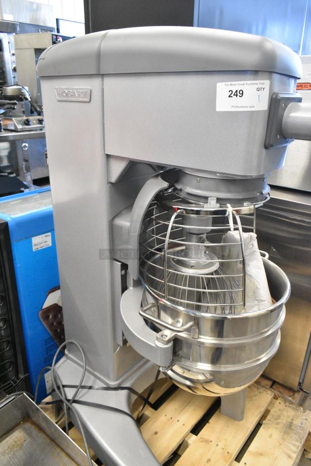 BRAND NEW SCRATCH AND DENT! Hobart Legacy HL300 Metal Commercial Floor Style 30 Quart Planetary Dough Mixer w/ Stainless Steel Mixing Bowl, Bowl Guard and Whisk Attachment. 100-120 Volts, 1 Phase. Tested and Working! - Image 5 of 6