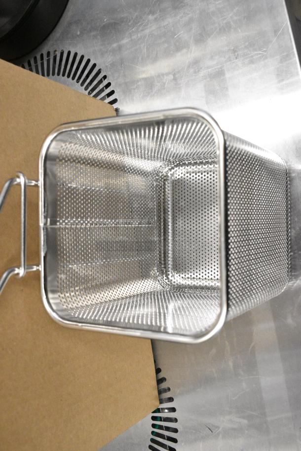 6 BRAND NEW SCRATCH AND DENT! Metal Fry Baskets. 2 Times Your Bid! - Image 3 of 3