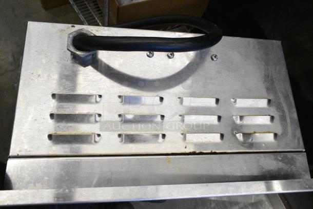 Vollrath Cayenne Stainless Steel Commercial Countertop Electric Powered 2 Burner Hot Plate Range. - Image 8 of 10
