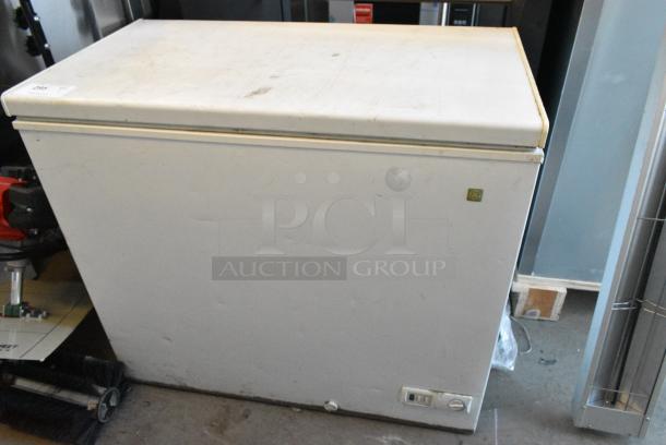 General Electric GE FCM7SUHWW Metal Commercial Chest Freezer w/ Hinge Lid. 115 Volts, 1 Phase. Tested and Working! - Image 1 of 5