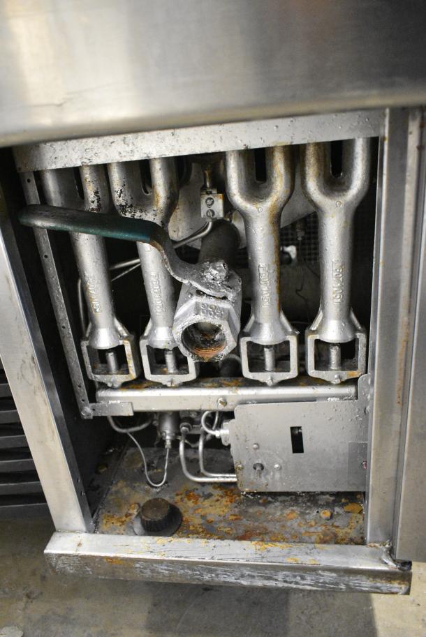 Pitco Frialator Stainless Steel Commercial Floor Style Natural Gas Powered Deep Fat Fryer w/ 2 Metal Fry Baskets. 122,000 BTU. - Image 6 of 7