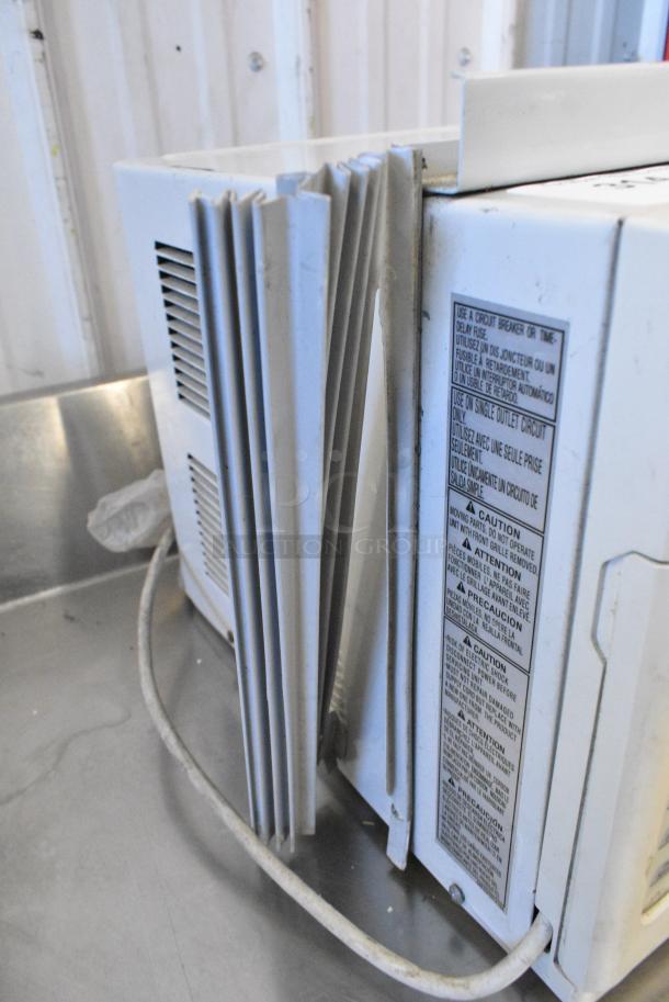Friedrich CP05G10B Window Mount Air Conditioner. 115 Volts, 1 Phase. Cannot Test - Unit Trips Breaker - Image 4 of 5