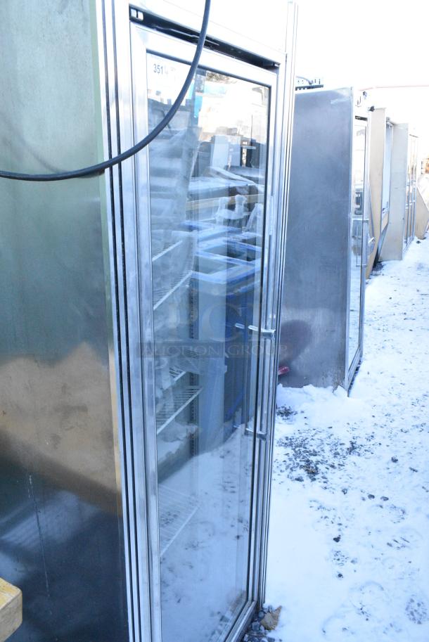CustomCool GDR1R Metal Commercial Single Door Reach In Cooler Merchandiser. 115 Volts, 1 Phase. - Image 2 of 4