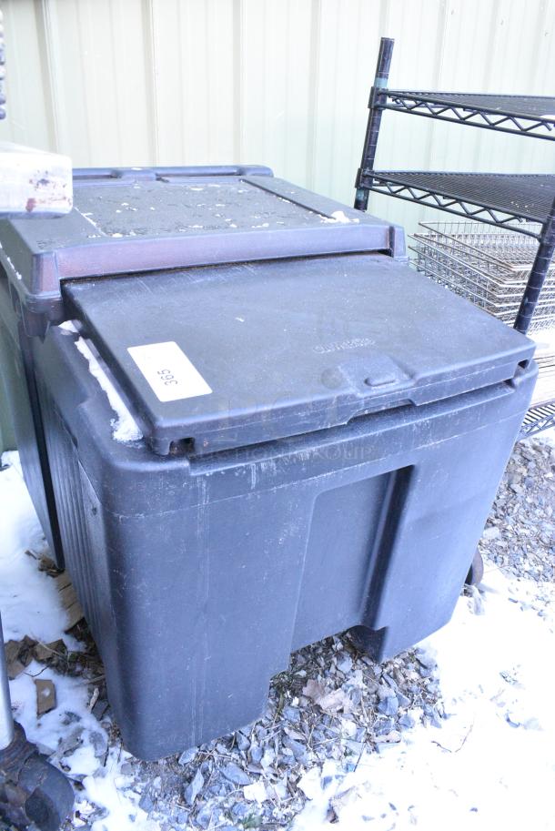 Cambro Black Poly Insulated Portable Ice Bin on Commercial Casters. - Image 2 of 3