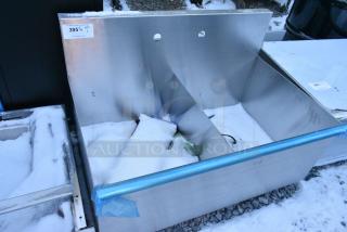 BRAND NEW SCRATCH AND DENT! Stainless Steel 2 Bay Sink. No Legs.