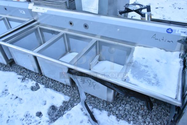 BRAND NEW SCRATCH AND DENT! Regency 600S3162018R 88" 16 Gauge Stainless Steel Three Compartment Commercial Sink with Galvanized Steel Legs and 2 Drainboards - 16" x 20" x 12" Bowls. No Legs. - Image 2 of 3