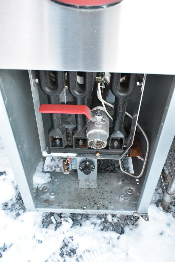 2022 Avantco FF300-N Stainless Steel Commercial Natural Gas Powered Deep Fat Fryer. 90,000 BTU. - Image 2 of 3