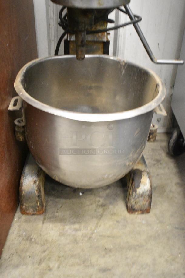 Hobart A200 Metal Commercial Countertop 20 Quart Planetary Dough Mixer w/ Mixing Bowl. 120 Volts, 1 Phase. Cannot Test - Bowl Lift Is Broken - Image 3 of 6