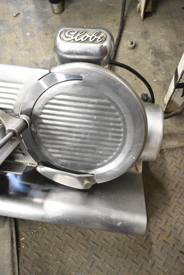 Globe Stainless Steel Commercial Countertop Meat Slicer w/ Blade Sharpener. 115 Volts, 1 Phase. Tested and Working! - Image 4 of 6
