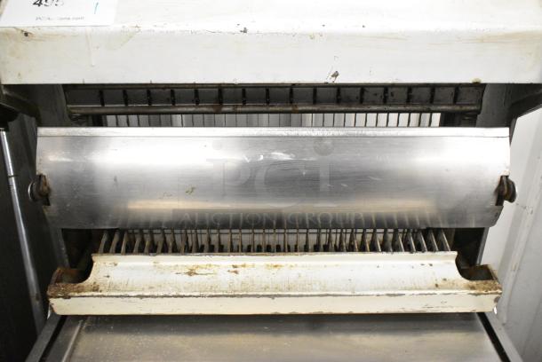 Oliver Metal Commercial Floor Style Bread Loaf Slicer. Tested and Working! - Image 2 of 4