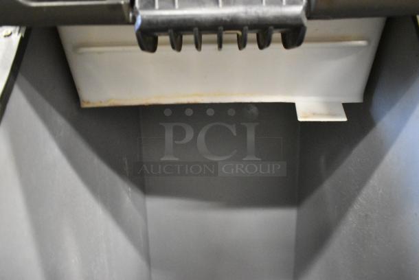 Manitowoc SY0424A Stainless Steel Commercial Ice Head on Manitowoc B420 Commercial Ice Bin. 115 Volts, 1 Phase. - Image 5 of 7