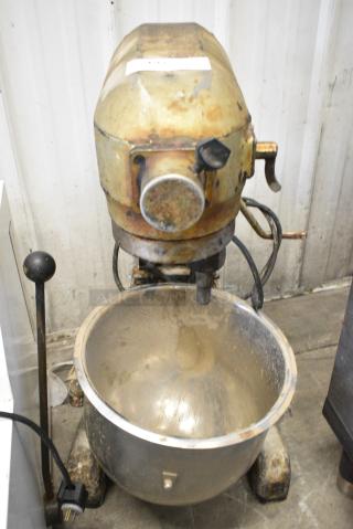 Hobart A200 Metal Commercial Countertop 20 Quart Planetary Dough Mixer w/ Mixing Bowl. 120 Volts, 1 Phase. Tested and Working!