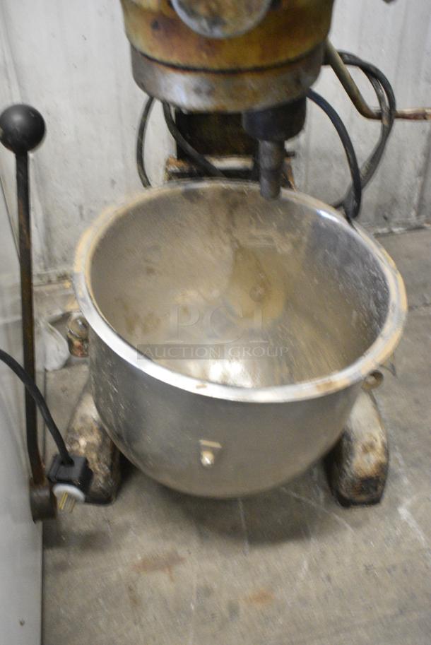 Hobart A200 Metal Commercial Countertop 20 Quart Planetary Dough Mixer w/ Mixing Bowl. 120 Volts, 1 Phase. Tested and Working! - Image 4 of 5