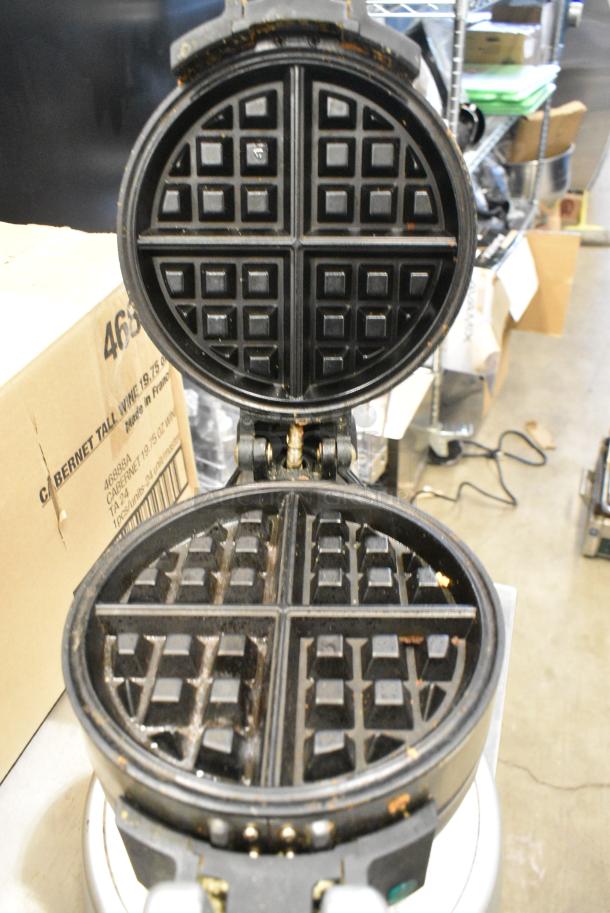 Waring WMK600 Metal Countertop Double Waffle Maker. 120 Volts, 1 Phase. Tested and Working! - Image 5 of 7