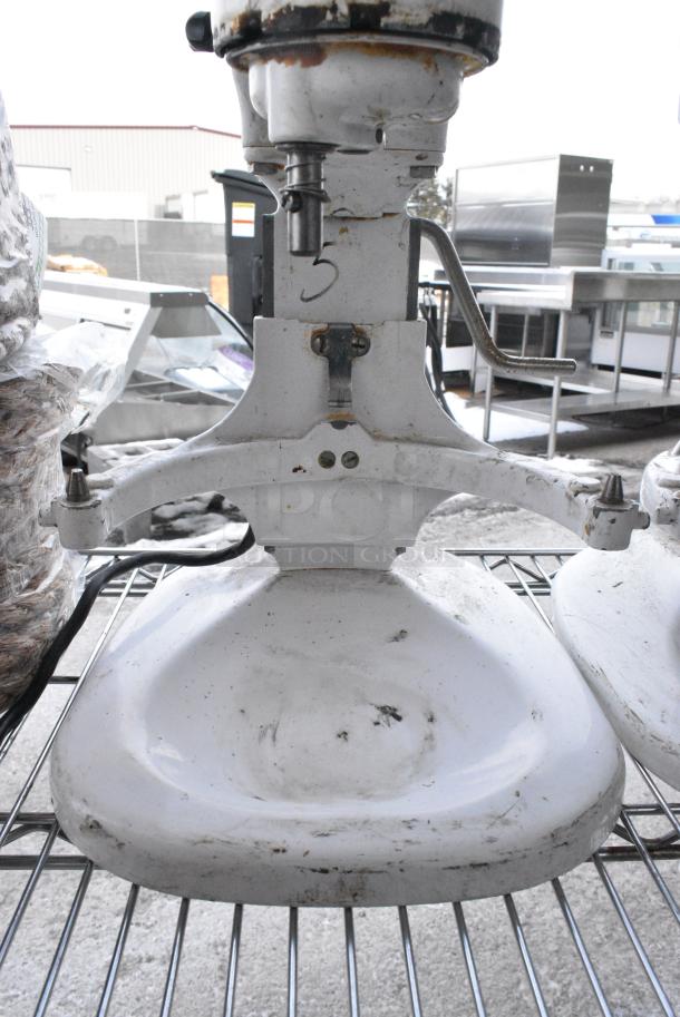KitchenAid KSMC50S Metal Countertop 5 Quart Planetary Dough Mixer. 120 Volts, 1 Phase. Tested and Working! - Image 3 of 6