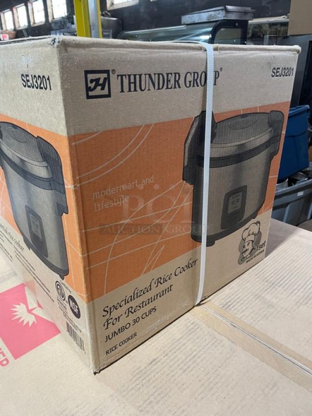 BRAND NEW! IN THE BOX! Thunder Group Commercial Stainless Steel Electric Powered Countertop 30-Cup Rice Cooker/Warmer! With Hinged Lid & Digital Controls! Model: SEJ3201 SN: 2208AME0776! 120V 1 Phase! - Image 3 of 12