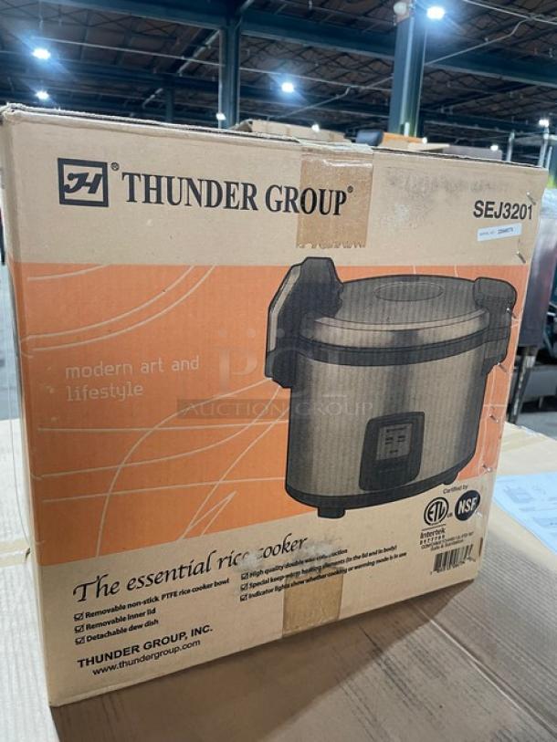 BRAND NEW! IN THE BOX! Thunder Group Commercial Stainless Steel Electric Powered Countertop 30-Cup Rice Cooker/Warmer! With Hinged Lid & Digital Controls! Model: SEJ3201 SN: 2208AME0776! 120V 1 Phase! - Image 4 of 12
