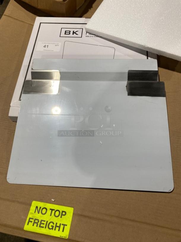 BRAND NEW! IN THE BOX! BK Resources Commercial Stainless Steel Fryer Splash Guard! Model: BK-FSS! - Image 5 of 8