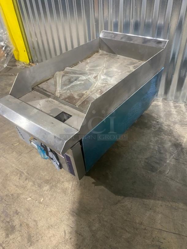 NEW! SCRATCH-N-DENT! 2021! Venancio Rocket Cooking Series Commercial Stainless Steel Natural Gas Powered Countertop Flat Griddle! With Thermostatic Controls! With Back & Side Splash! Model: RCPGT15G-CT SN: 2572482106250198! On Legs! - Image 2 of 10