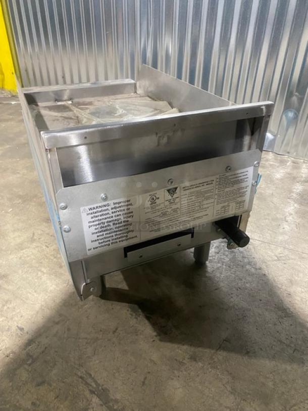 NEW! SCRATCH-N-DENT! 2021! Venancio Rocket Cooking Series Commercial Stainless Steel Natural Gas Powered Countertop Flat Griddle! With Thermostatic Controls! With Back & Side Splash! Model: RCPGT15G-CT SN: 2572482106250198! On Legs! - Image 3 of 10