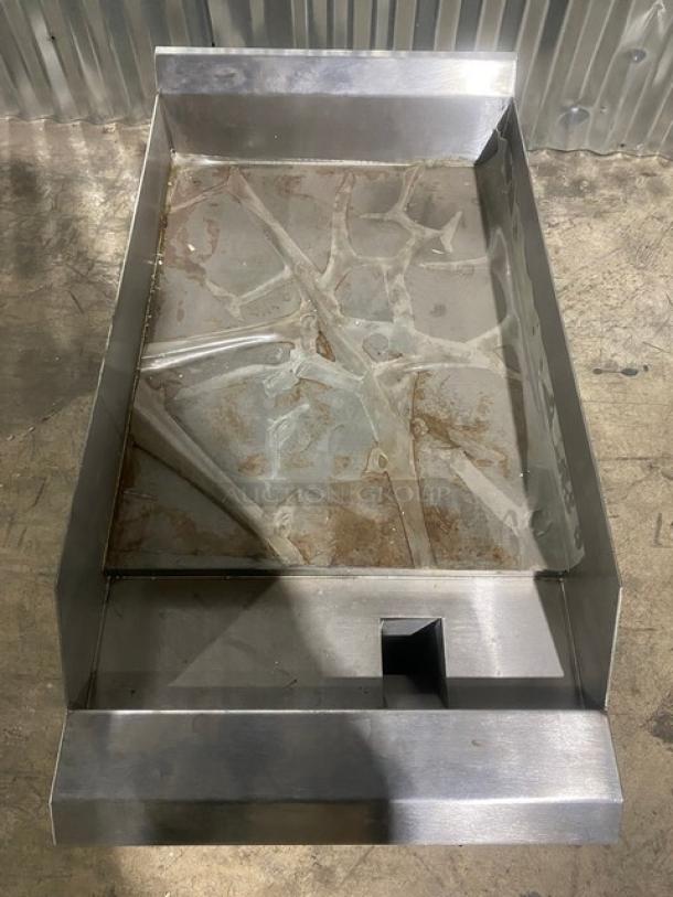 NEW! SCRATCH-N-DENT! 2021! Venancio Rocket Cooking Series Commercial Stainless Steel Natural Gas Powered Countertop Flat Griddle! With Thermostatic Controls! With Back & Side Splash! Model: RCPGT15G-CT SN: 2572482106250198! On Legs! - Image 5 of 10