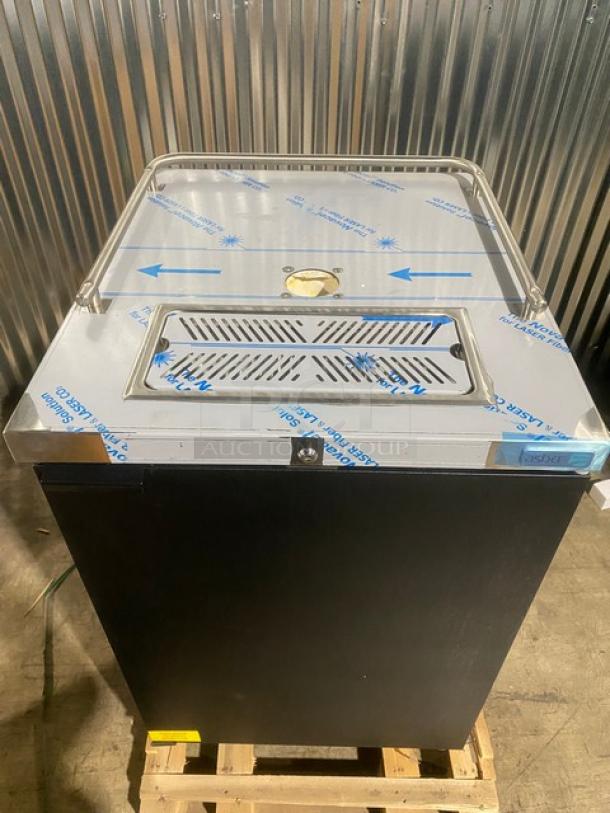 NEW! SCRATCH-N-DENT! Asber Commercial Black Vinyl Refrigerated Single Door Direct Draw Kegerator! With New In The Box Single Tap Tower! With Lock & Keys! Model: ADDC23 SN: 8101848507! 115V 1 Phase! On Casters! - Image 5 of 12