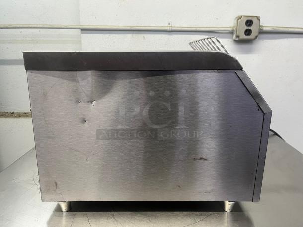Adcraft CVYT-120 Countertop Conveyor Toaster w/ 300-Piece/hr Capacity, Stainless - Image 5 of 10