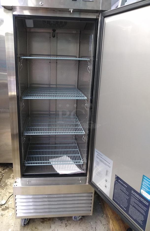STAINLESS STEEL Dukers 1 Door Commercial Reach In Refrigerator D28R - Image 3 of 5