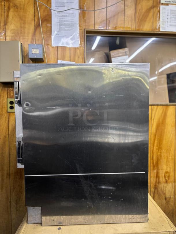 Follett Under counter Refrigerator, Stainless Steel - Image 6 of 6