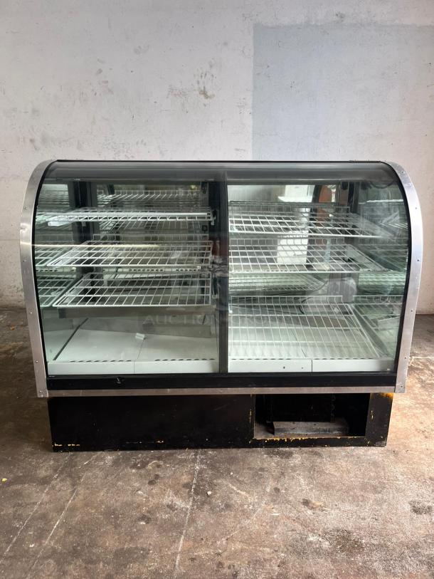 Bakery Case With Curved Glass & Refrigerated in Black - Image 1 of 7