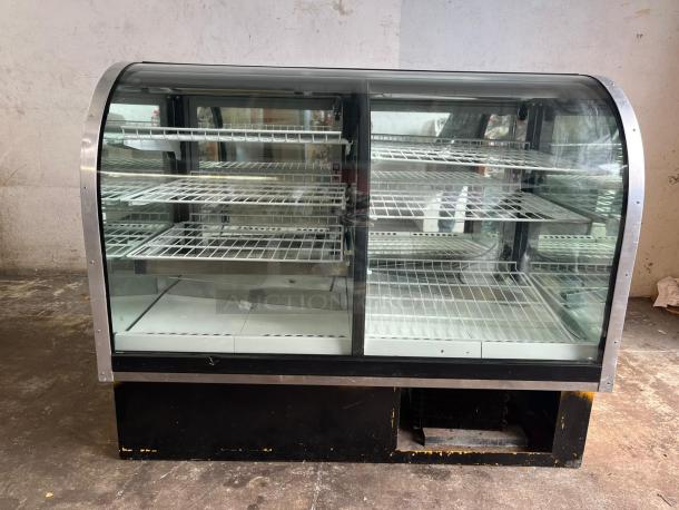 Bakery Case With Curved Glass & Refrigerated in Black - Image 4 of 7