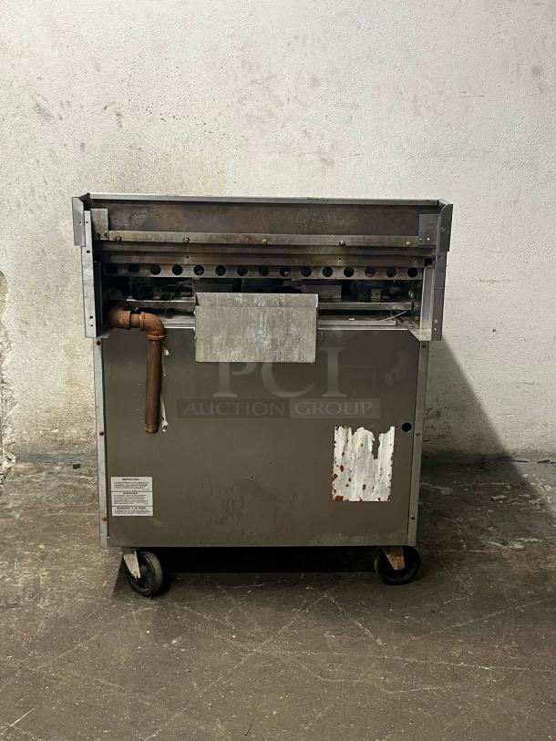 Southbend  36" 6 Burner Natural Gas Restaurant Range w/ Standard Oven - Image 4 of 5