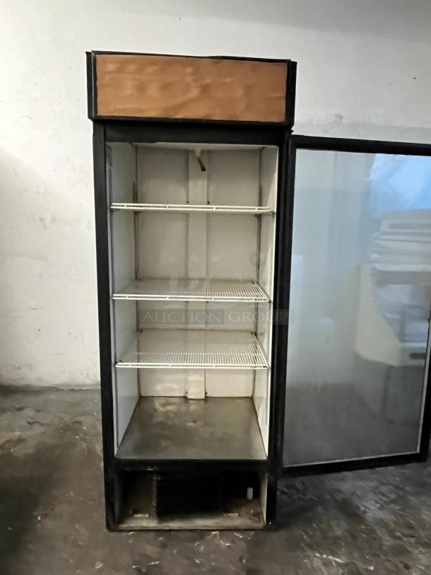 Master-Bilt Upright Refridgerator - Image 2 of 6