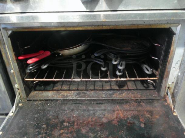 Vulcan 36C-6B 36" 6 Burner Gas Range w/ Convection Oven, Natural Gas Comes With Many Cast Iron Pans - Image 4 of 6