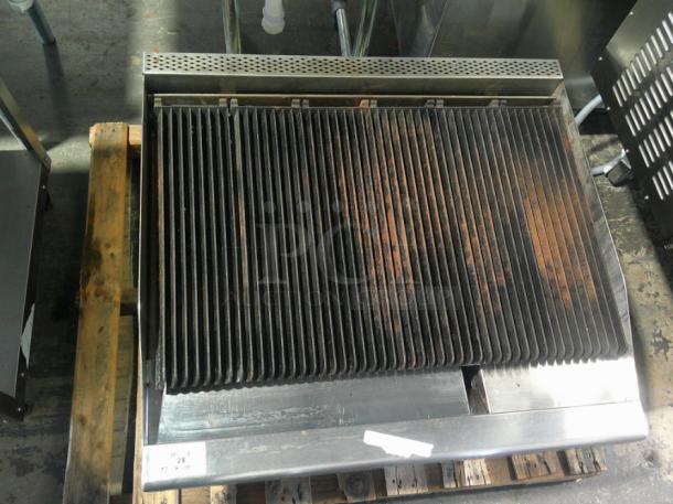 LIKE NEW Venancio USA R36CT-36C 36" Countertop Gas Radiant Charbroiler w/ (6) Burners, 100.000 BTU Propane - Image 2 of 4