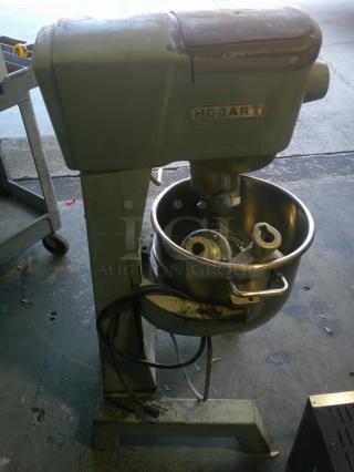 Nice Hobart D300 30 Quart Dough Bakery Pizza Mixer 115V 3/4 HP WITH ATTACHMENTS