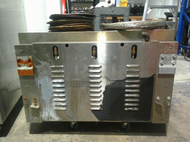 NICE Countertop Pizza Oven With Pans Included! Trays slide out, nice compact oven! - Image 4 of 7