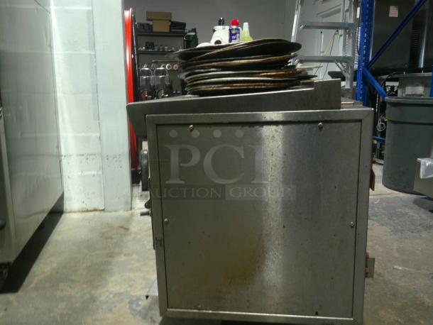 NICE Countertop Pizza Oven With Pans Included! Trays slide out, nice compact oven! - Image 5 of 7
