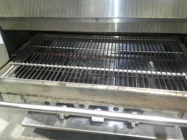 NICE Countertop Pizza Oven With Pans Included! Trays slide out, nice compact oven! - Image 6 of 7