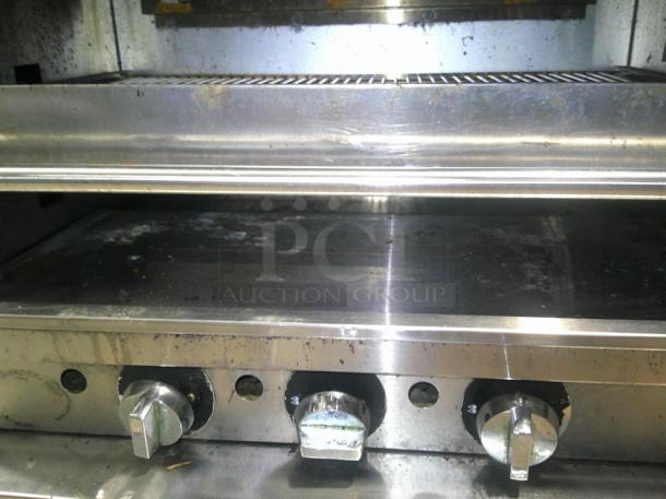NICE Countertop Pizza Oven With Pans Included! Trays slide out, nice compact oven! - Image 7 of 7