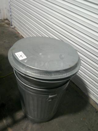 NICE Vintage Galvanized Metal Garbage Cans w/ Lids